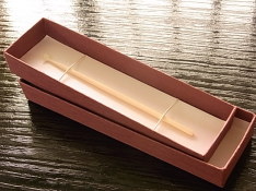 象牙の耳かきです。耳の中の湿気を吸って先端が柔らかくなり、耳の中に傷がつきません。とても体にやさしい象牙の耳かきです。 象牙の耳かきです。耳の中の湿気を吸って先端が柔らかくなり、耳の中に傷がつきません。とても体にやさしい象牙の耳かきです。